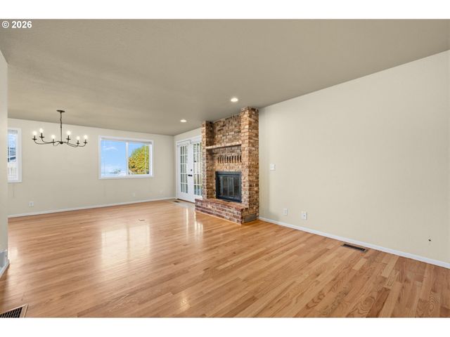 2536 15TH St, Springfield, OR 97477