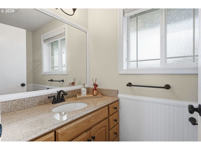 2536 15TH St, Springfield, OR 97477