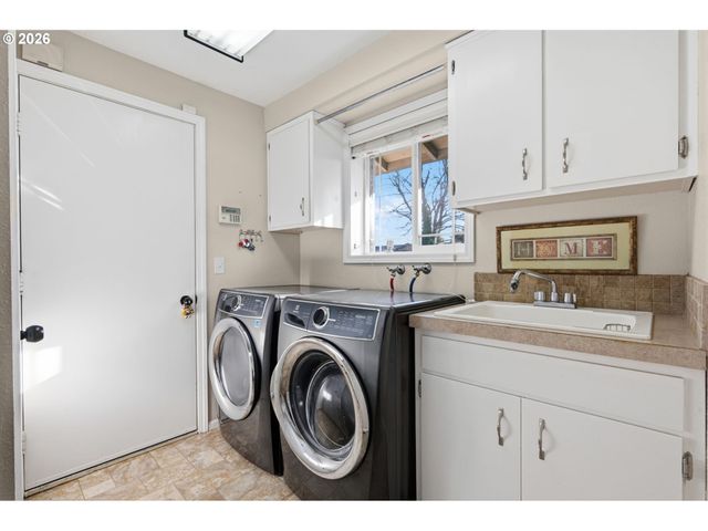 2536 15TH St, Springfield, OR 97477