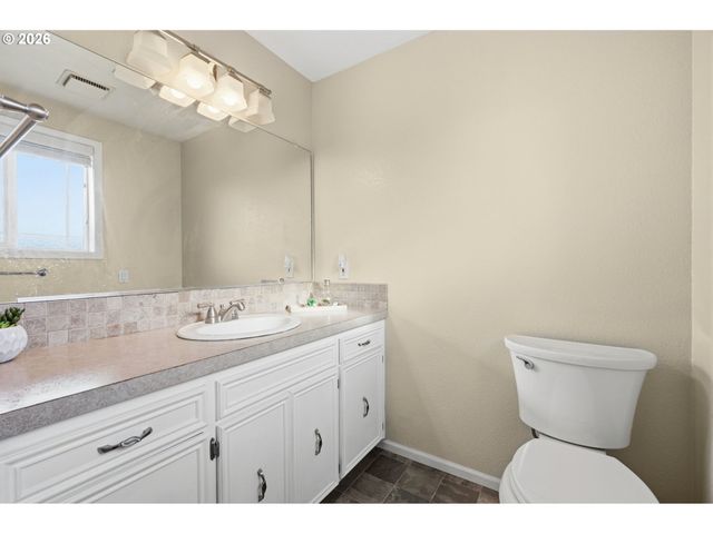 2536 15TH St, Springfield, OR 97477