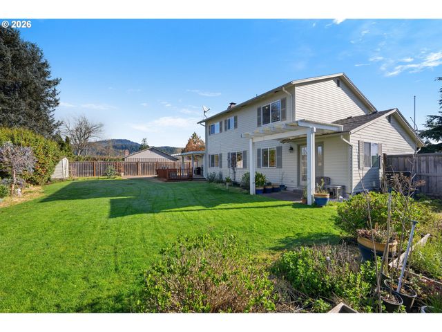 2536 15TH St, Springfield, OR 97477