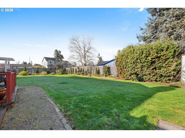 2536 15TH St, Springfield, OR 97477