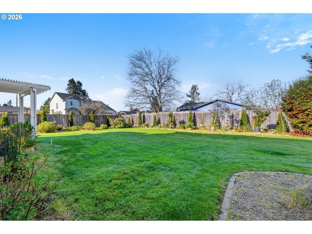 2536 15TH St, Springfield, OR 97477