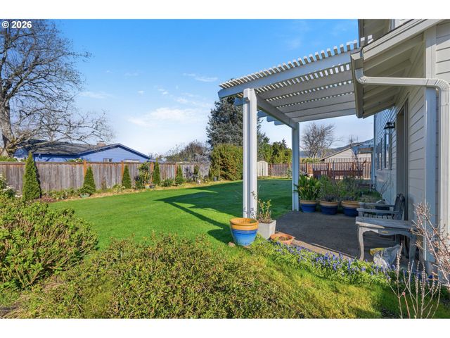 2536 15TH St, Springfield, OR 97477