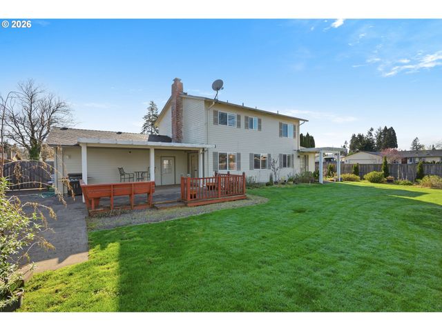 2536 15TH St, Springfield, OR 97477