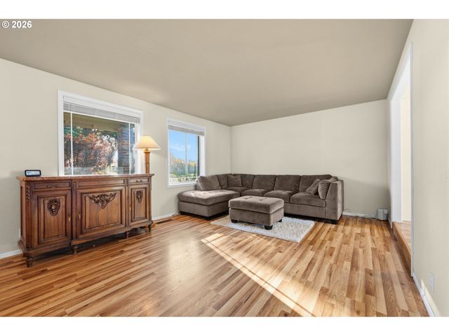 2536 15TH St, Springfield, OR 97477