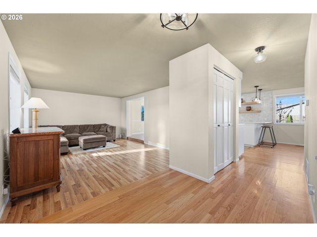 2536 15TH St, Springfield, OR 97477