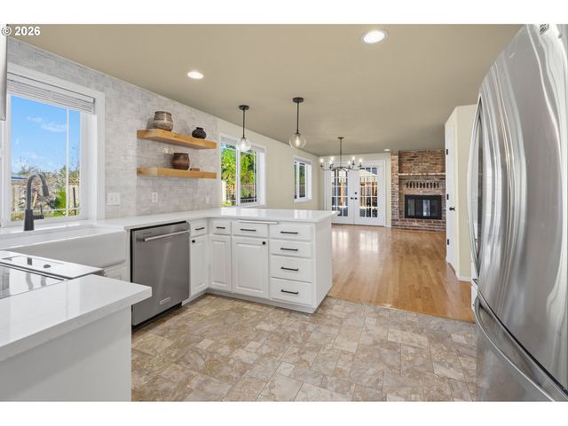 2536 15TH St, Springfield, OR 97477