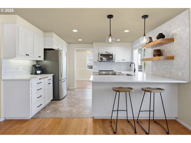 2536 15TH St, Springfield, OR 97477