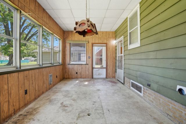 1009 38th Avenue, East Moline, IL 61244