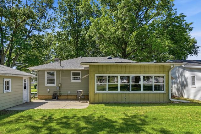 1009 38th Avenue, East Moline, IL 61244