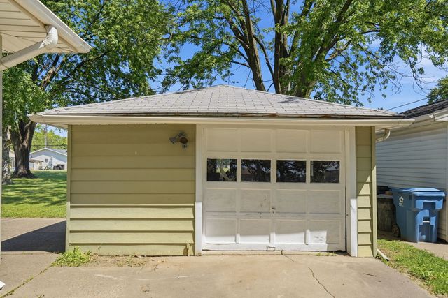 1009 38th Avenue, East Moline, IL 61244