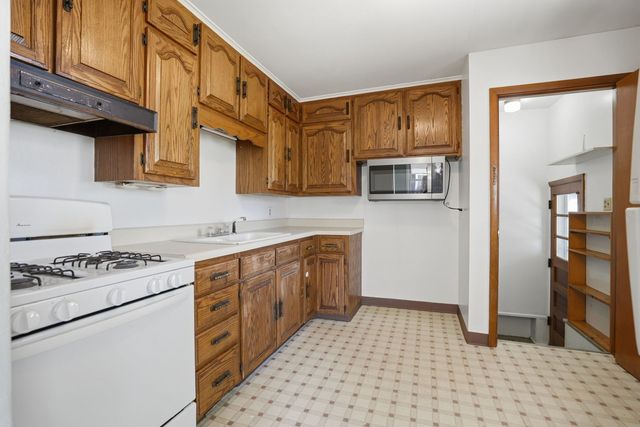 1009 38th Avenue, East Moline, IL 61244