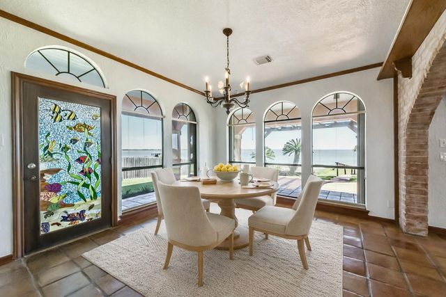 111 Bayridge Road, La Porte, TX 77571