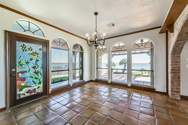 111 Bayridge Road, La Porte, TX 77571
