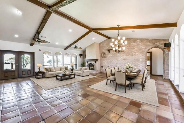 111 Bayridge Road, La Porte, TX 77571