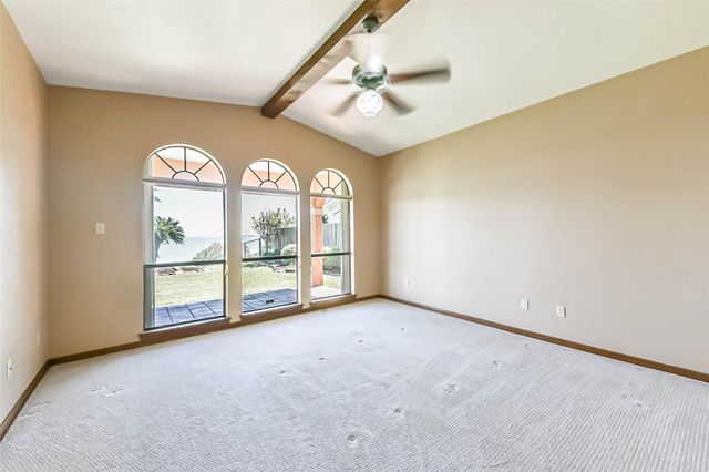 111 Bayridge Road, La Porte, TX 77571