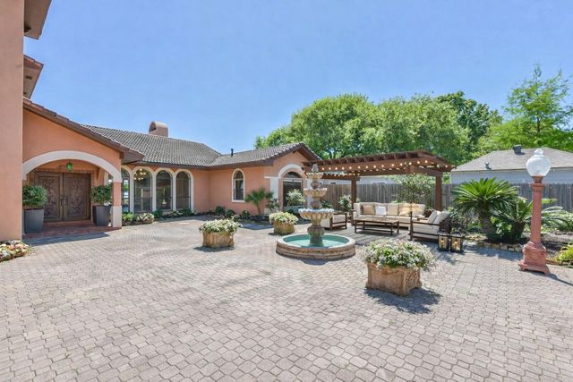 111 Bayridge Road, La Porte, TX 77571