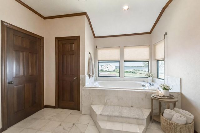 111 Bayridge Road, La Porte, TX 77571