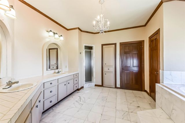 111 Bayridge Road, La Porte, TX 77571