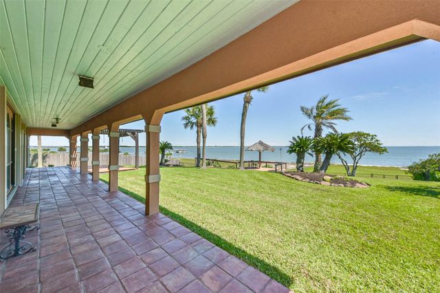 111 Bayridge Road, La Porte, TX 77571