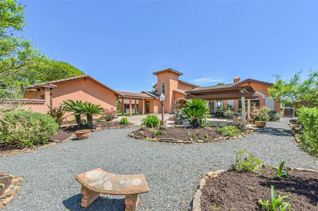 111 Bayridge Road, La Porte, TX 77571