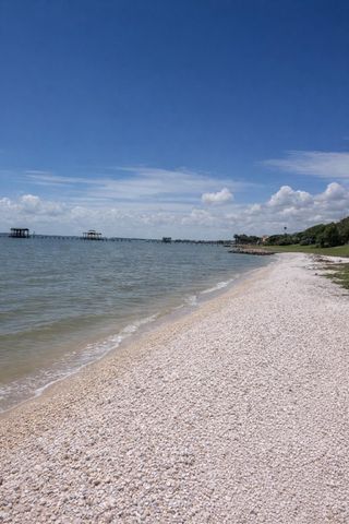 111 Bayridge Road, La Porte, TX 77571