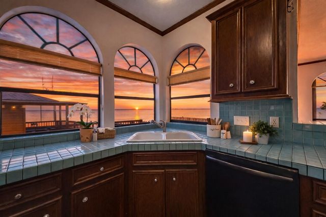 111 Bayridge Road, La Porte, TX 77571