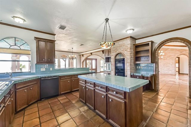111 Bayridge Road, La Porte, TX 77571