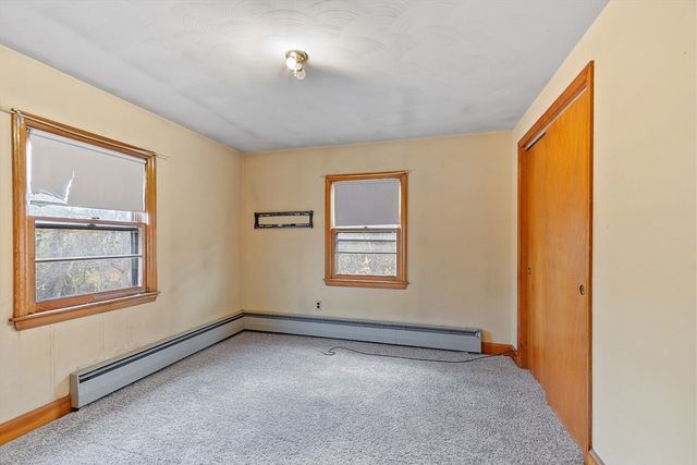 1064 Lakeview Ave, Dracut, MA 01826