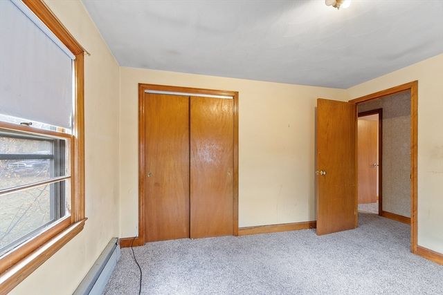 1064 Lakeview Ave, Dracut, MA 01826