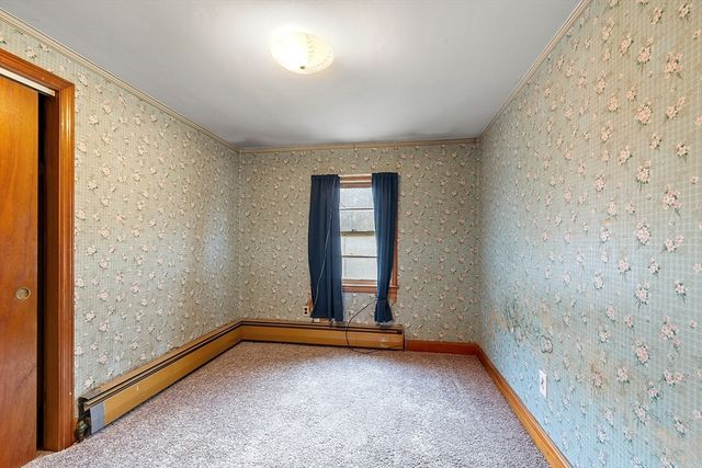 1064 Lakeview Ave, Dracut, MA 01826