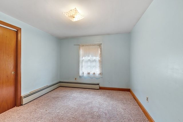 1064 Lakeview Ave, Dracut, MA 01826
