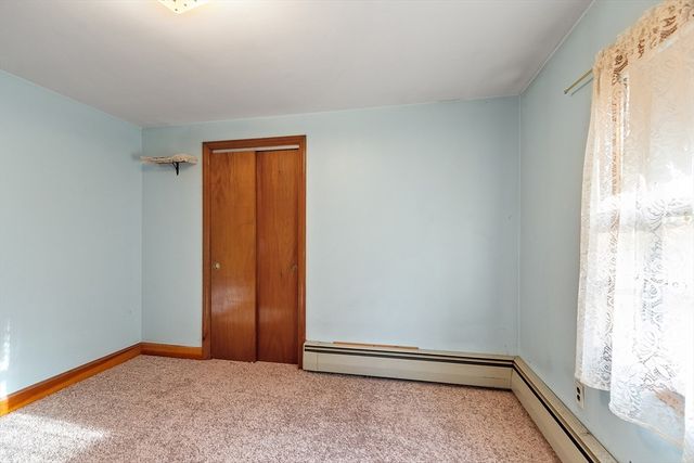 1064 Lakeview Ave, Dracut, MA 01826