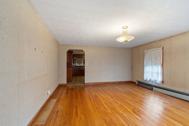 1064 Lakeview Ave, Dracut, MA 01826