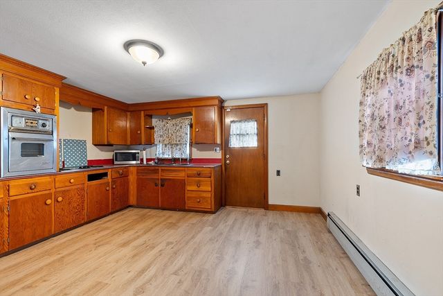 1064 Lakeview Ave, Dracut, MA 01826