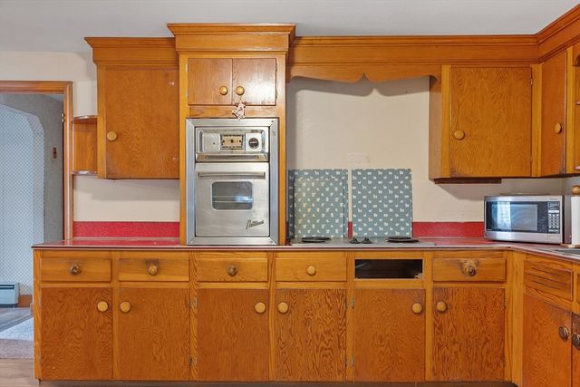 1064 Lakeview Ave, Dracut, MA 01826