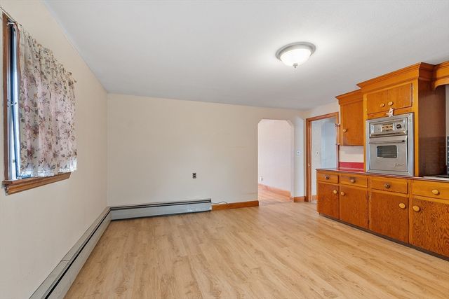 1064 Lakeview Ave, Dracut, MA 01826