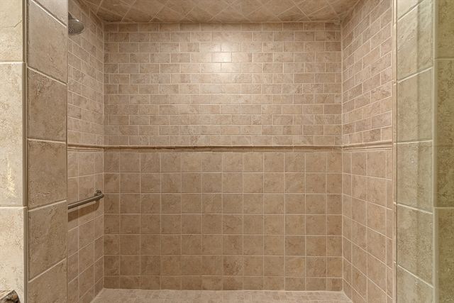 1064 Lakeview Ave, Dracut, MA 01826