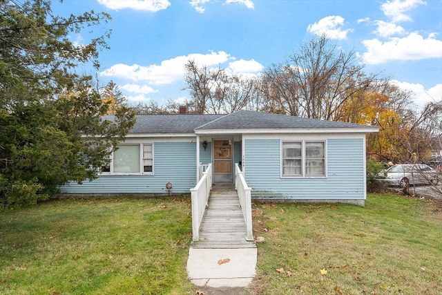 1064 Lakeview Ave, Dracut, MA 01826
