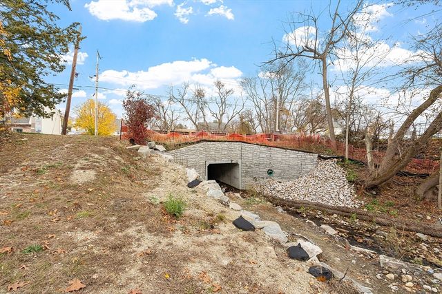 1064 Lakeview Ave, Dracut, MA 01826