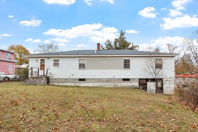 1064 Lakeview Ave, Dracut, MA 01826