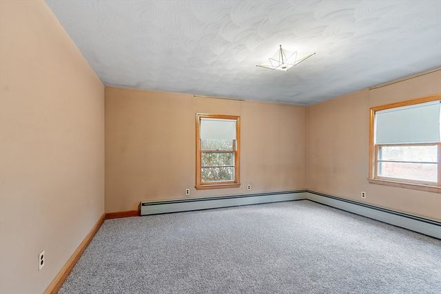 1064 Lakeview Ave, Dracut, MA 01826