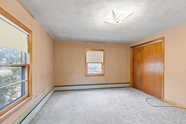 1064 Lakeview Ave, Dracut, MA 01826