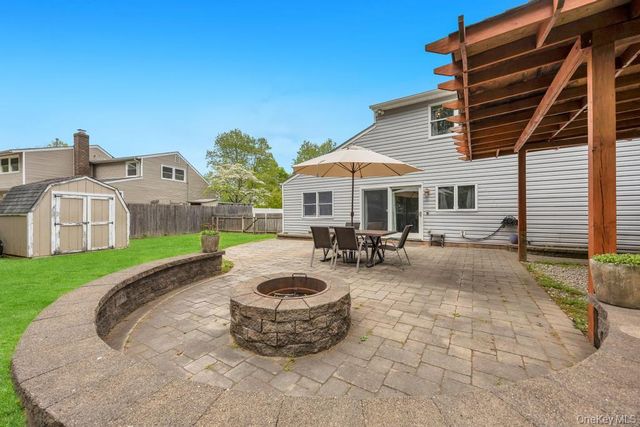 6 Grand Canyon Lane, Coram, NY 11727