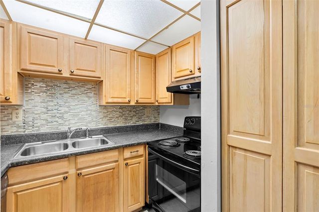100 E KENTUCKY AVENUE F7, Deland, FL 32724