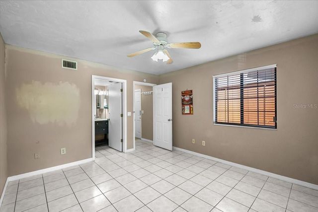 5864 SW 8TH PLACE, Gainesville, FL 32607