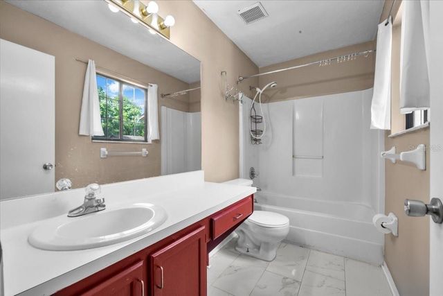 5864 SW 8TH PLACE, Gainesville, FL 32607
