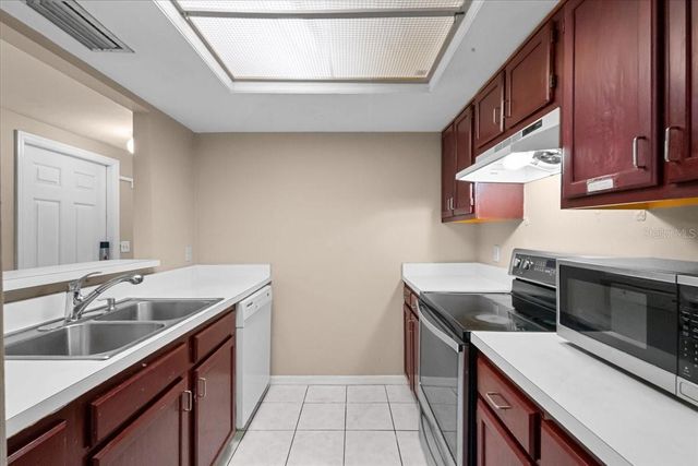 5864 SW 8TH PLACE, Gainesville, FL 32607