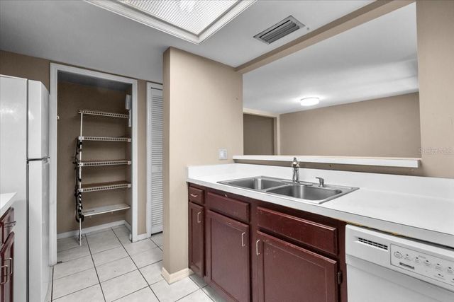 5864 SW 8TH PLACE, Gainesville, FL 32607